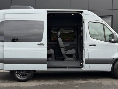 Used 2024 Mercedes-Benz Sprinter 2500 image 24
