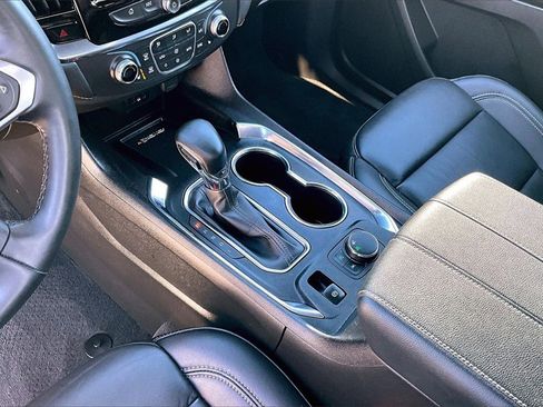 Used 2023 Chevrolet Traverse LT image 15