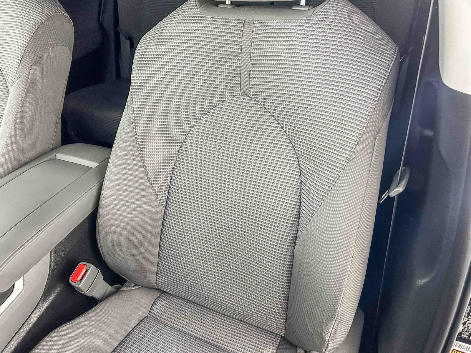 Used 2021 Toyota Highlander LE FWD image 25