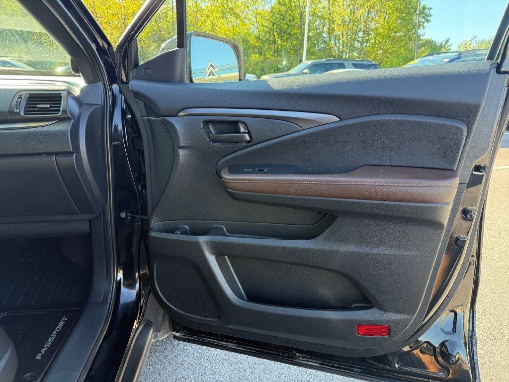 Used 2025 Honda Passport EX-L image 25