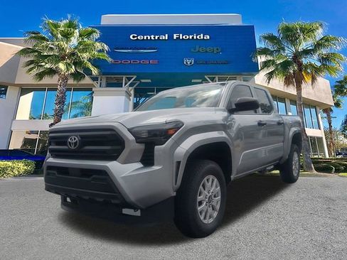 Used 2025 Toyota Tacoma SR image 9
