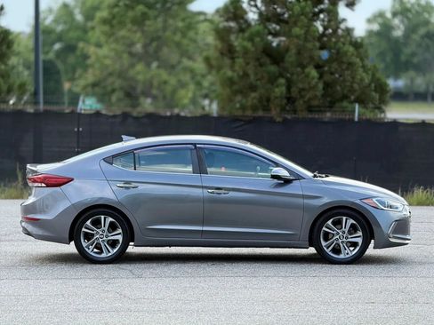 Used 2017 Hyundai Elantra Limited FWD image 7