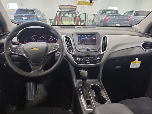 Used 2024 Chevrolet Equinox LS w/ LS Convenience Package FWD image 4