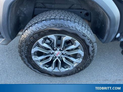 Used 2023 GMC Canyon Denali image 11