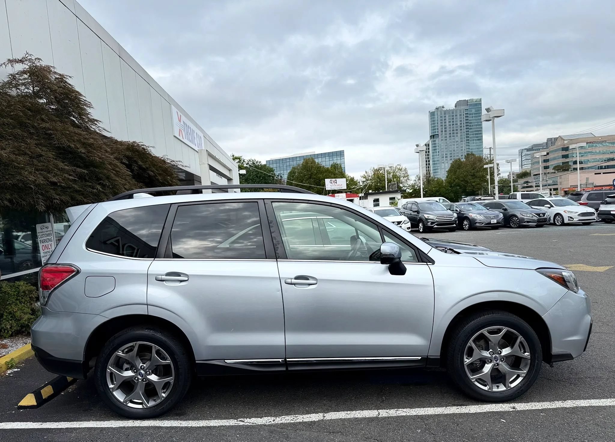 Used 2017 Subaru Forester 2.5i Touring AWD/4WD image 8