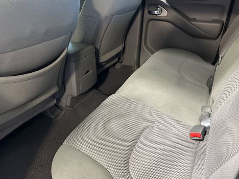 Used 2019 Nissan Frontier SV image 5