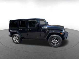 Used 2025 Jeep Wrangler Unlimited Sahara AWD/4WD video 2