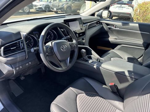 Used 2022 Toyota Camry SE w/ Carpet Mat Package (TMS) image 12