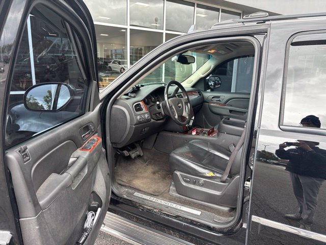 Used 2013 Chevrolet Avalanche LTZ AWD/4WD image 12