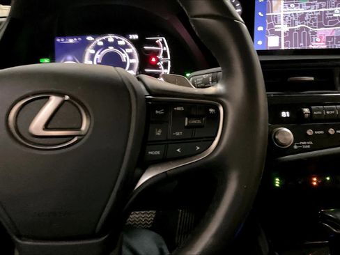 Used 2023 Lexus ES 300h w/ Premium Package image 21