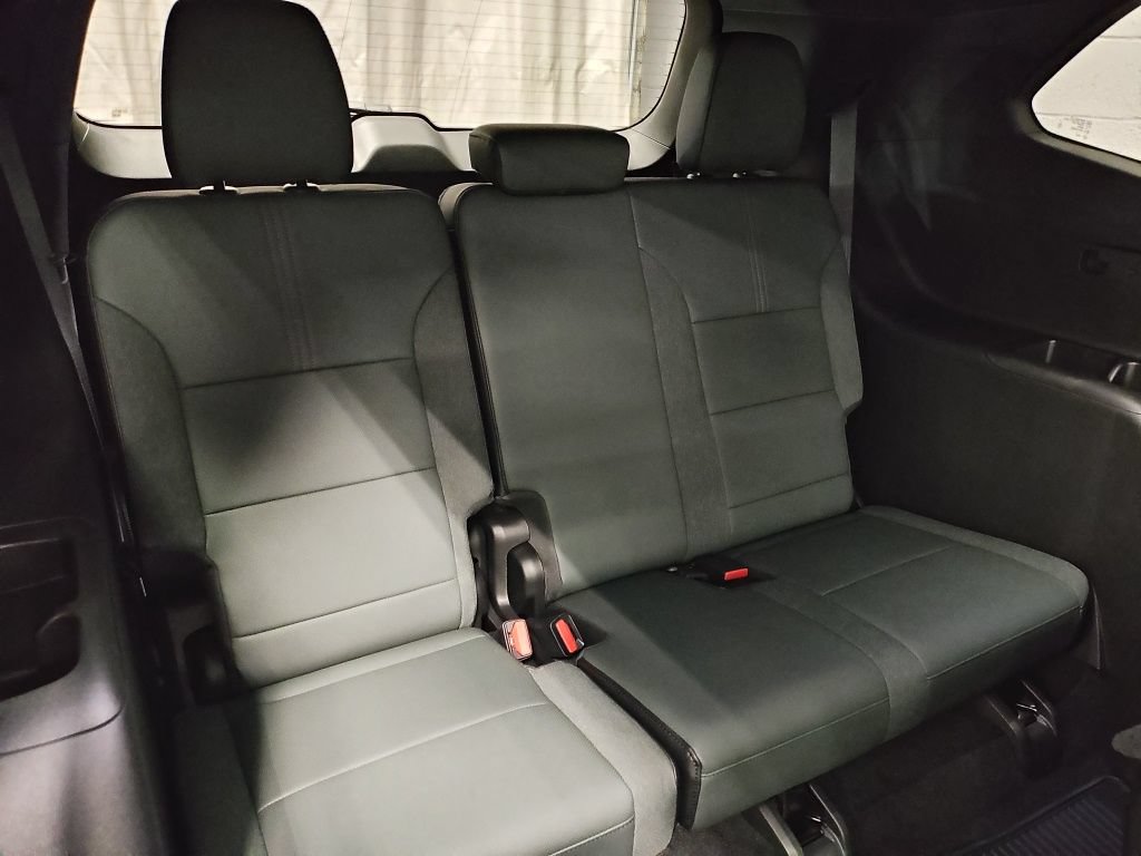 New 2026 GMC Acadia AT4 w/ LPO, Floor Liner Package AWD/4WD image 14