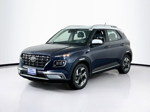 Used 2023 Hyundai Venue Limited w/ Cargo Package FWD image 1