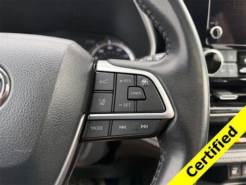 Used 2024 Toyota Highlander XLE image 23
