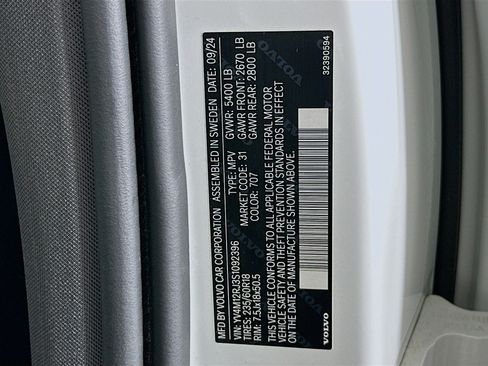 Used 2025 Volvo XC60 B5 Core image 12