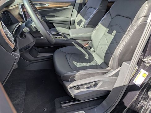 Used 2025 Volkswagen Atlas SE image 14