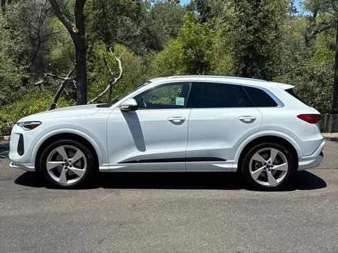 Certified 2025 Audi Q5 Prestige AWD/4WD image 8