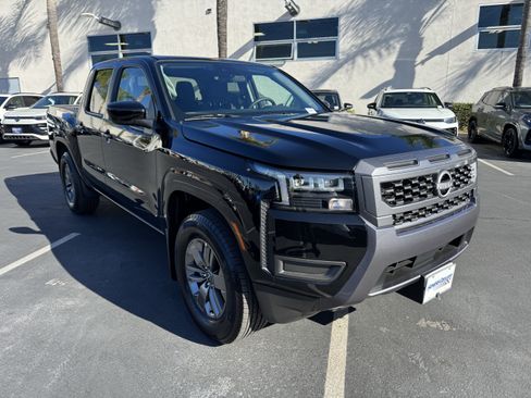 Used 2026 Nissan Frontier SV w/ SV Convenience Package RWD image 2