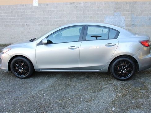 Used 2013 MAZDA MAZDA3 i SV w/ Convenience Pkg image 12