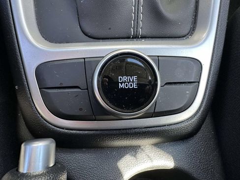 Certified 2025 Hyundai Venue SEL FWD image 27