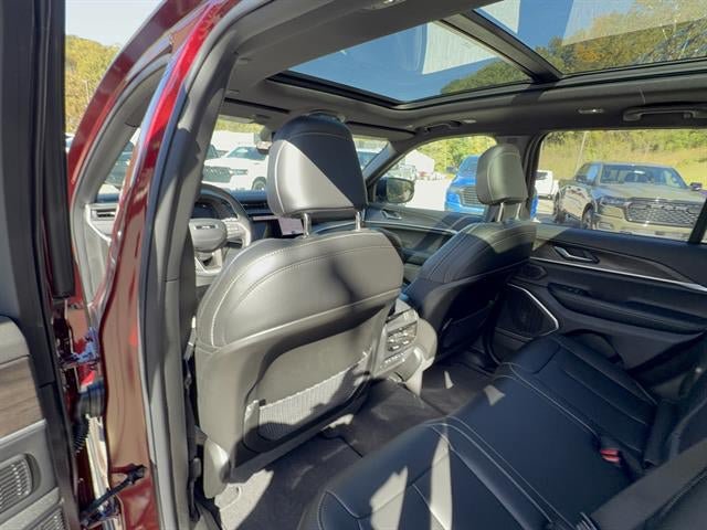 Used 2026 Jeep Grand Cherokee Limited w/ Limited Altitude Package AWD/4WD image 26