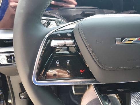 New 2026 Cadillac Lyriq V image 31