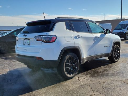 Used 2024 Jeep Compass Latitude w/ Convenience Group image 4