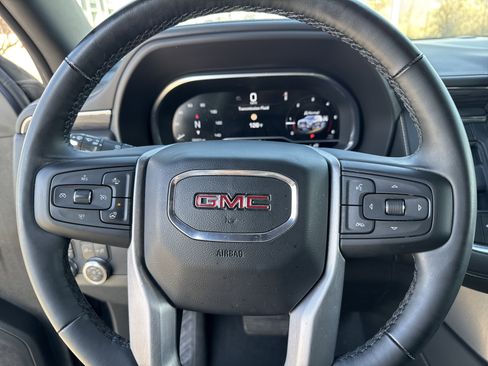 Used 2023 GMC Yukon XL SLT w/ SLT Premium Package image 14