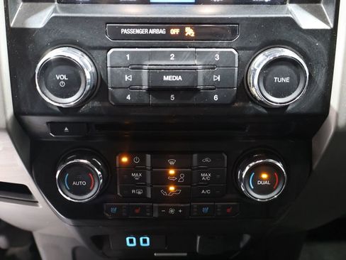 Used 2017 Ford F150 Lariat image 31