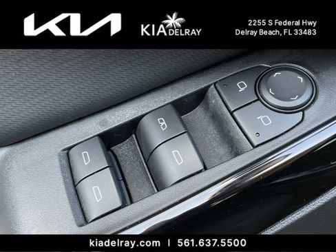 Used 2025 Chevrolet Equinox LT w/ Safety and Technology Package image 16