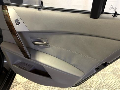 Used 2006 BMW 530xi Wagon image 11