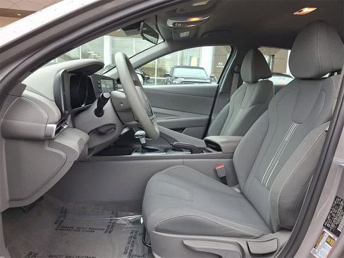 Used 2023 Hyundai Elantra SEL w/ Preferred Accessory Package image 13