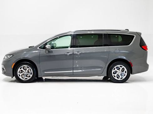 Used 2021 Chrysler Pacifica Limited w/ Premium & Safety Sphere Group AWD/4WD image 6