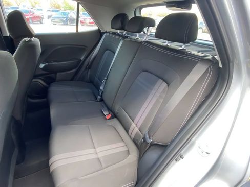 Used 2020 Hyundai Venue SEL FWD image 26