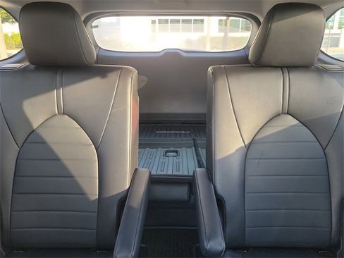 Used 2024 Toyota Highlander XLE image 16