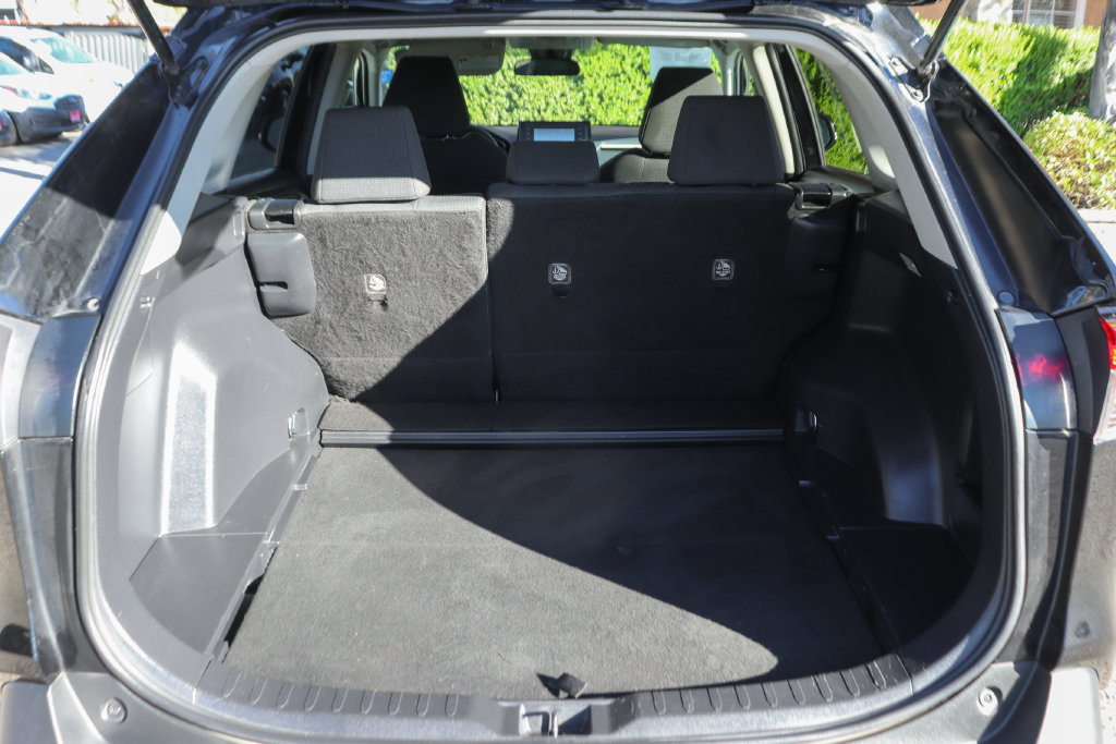 Used 2021 Toyota RAV4 LE FWD image 8