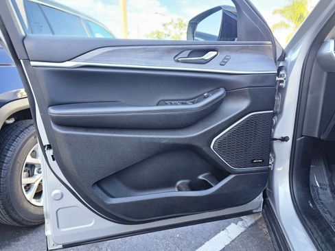 Certified 2023 Jeep Grand Cherokee 4WD 4xe w/ Luxury Tech Group II image 22