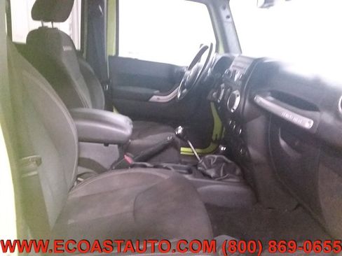 Used 2016 Jeep Wrangler Unlimited Sahara w/ Connectivity Group image 13