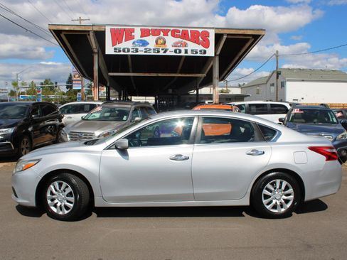 Used 2016 Nissan Altima 2.5 S w/ Power Driver Seat Package FWD image 2