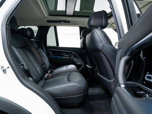 Used 2025 Land Rover Range Rover SE image 20