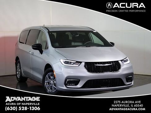 Used 2026 Chrysler Pacifica Select FWD image 1
