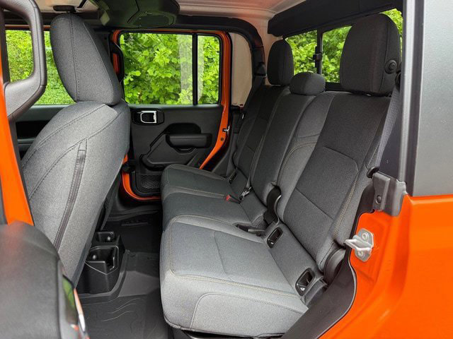 Used 2025 Jeep Gladiator Sport AWD/4WD image 15