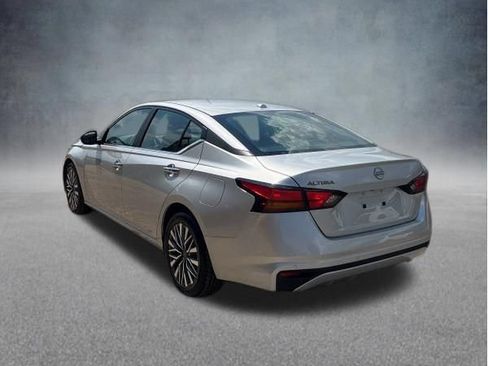 Used 2025 Nissan Altima 2.5 SV FWD image 6