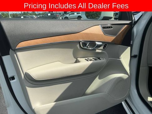 Used 2022 Volvo XC90 T6 Momentum AWD/4WD image 9