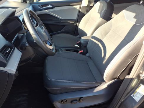Used 2024 Volkswagen Taos SE image 14