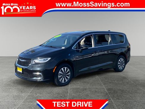 Used 2024 Chrysler Pacifica Limited FWD image 1