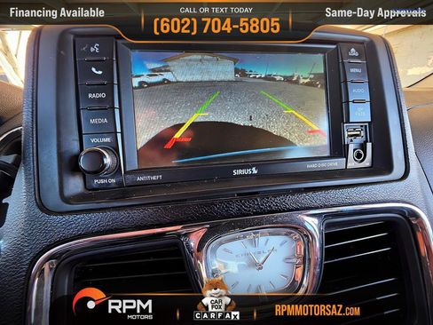 Used 2015 Chrysler Town & Country Touring image 17