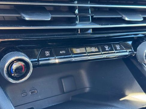 New 2025 Chevrolet Traverse LT image 24