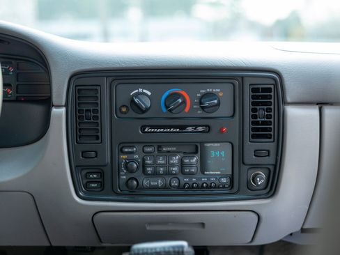 Used 1995 Chevrolet Impala Sedan image 36
