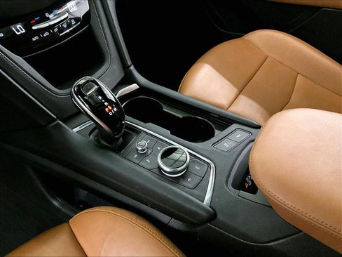 Used 2021 Cadillac XT5 Premium Luxury image 16