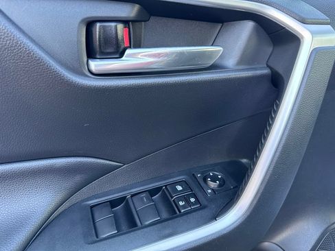 Used 2021 Toyota RAV4 XLE AWD/4WD image 14